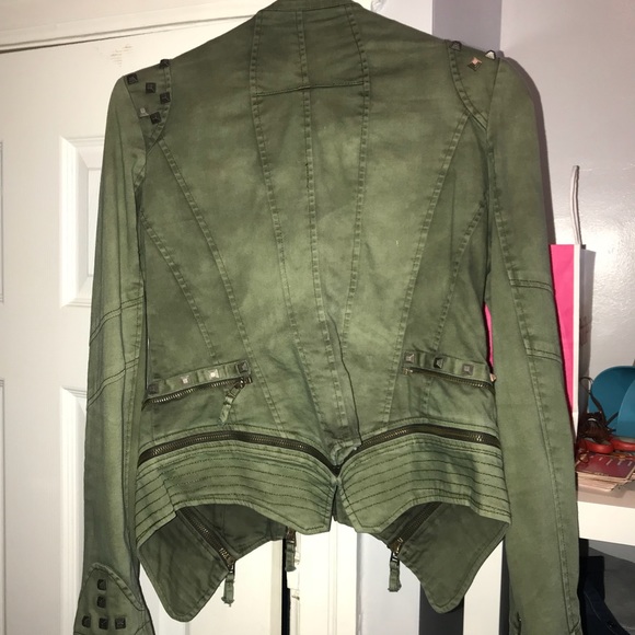 Blazer - Picture 2 of 2